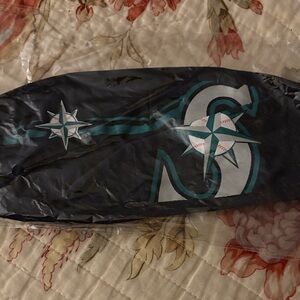Seattle Mariners face mask! Never been worn and official !